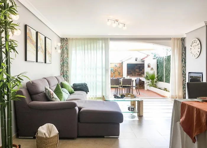 Bungalow junto al casco antiguo, piscina y barbacoa